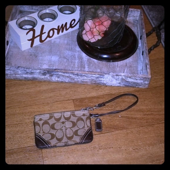 Coach Handbags - Vintage Coach Brown Wristlet
